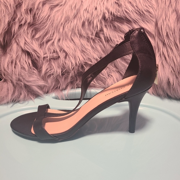 Ladies tstrap heels - Picture 3 of 3